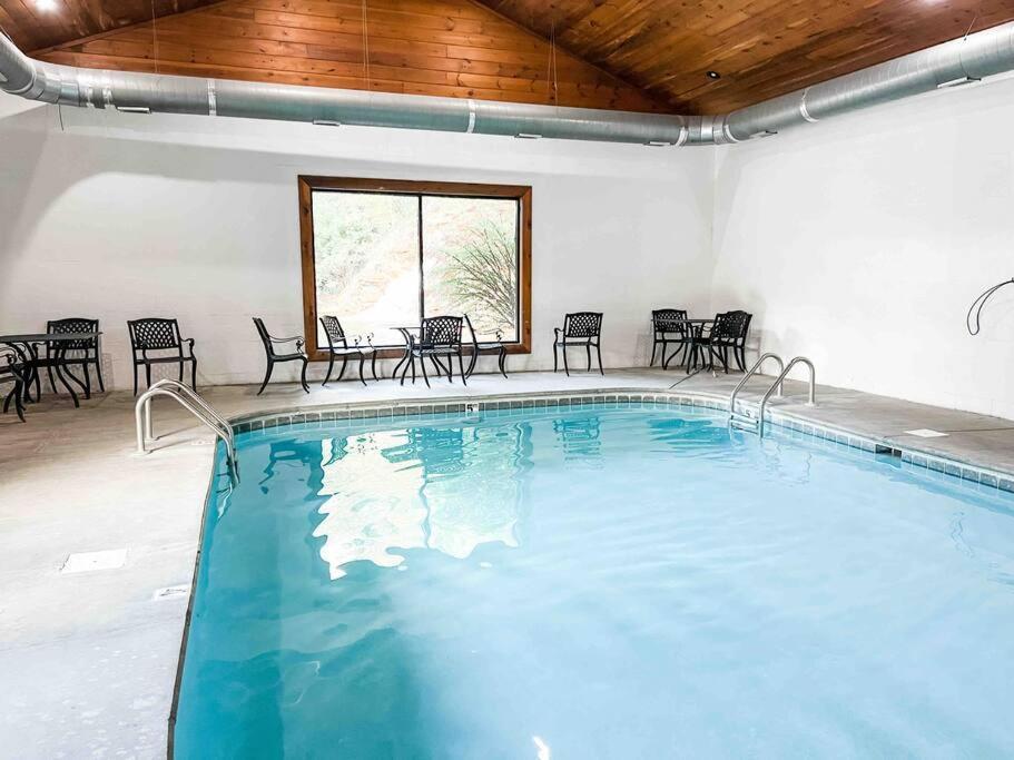 Indoor Heated Pool Hot Tub Cabin Sevierville Exterior photo